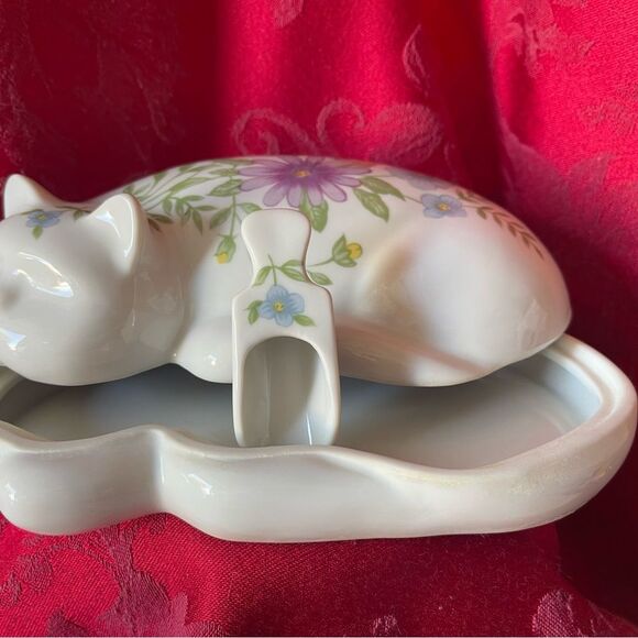 Elizabeth Arden Other - Classic Elizabeth Arden Porcelain Cat Powder Box WITH Scoop